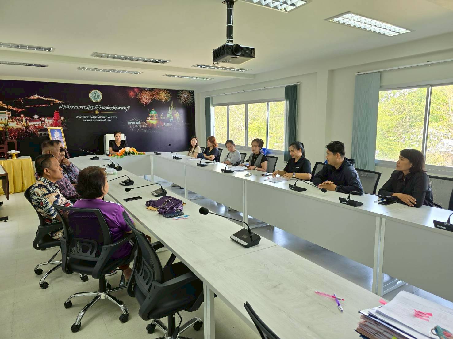 title - ปฏิรูปที่ดินจังหวัดเพชรบุรี มอบหมายกลุ่มการเงินบัญชีและจัดเก็บผลประโยชน์ ดำเนินการจัดทำสัญญากู้ยืมเงินกองทุนการปฏิรูปที่ดินเพื่อเกษตรกรรม และมอบสินเชื่อให้แก่เกษตรกรในเขตปฏิรูปที่ดินจังหวัดเพชรบุรี